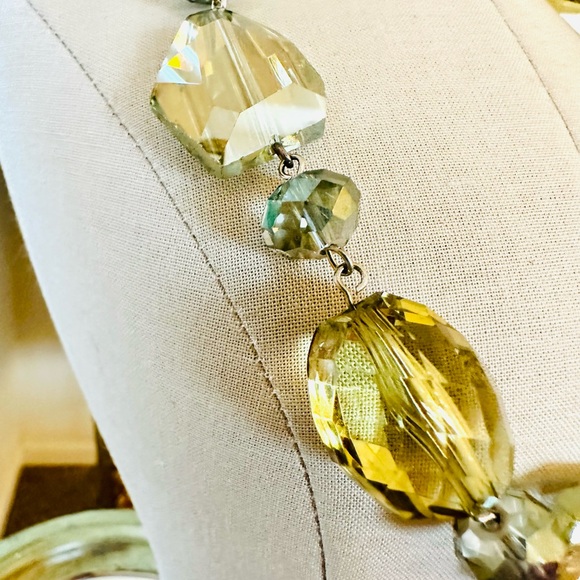 Gorgeous Green Crystal Statement Necklace - Picture 8 of 12